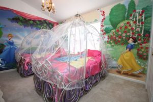 dekorasi kamar anak dengan mural cinderella dan snow white dekorasi kamar anak dengan mural cinderella dan snow white