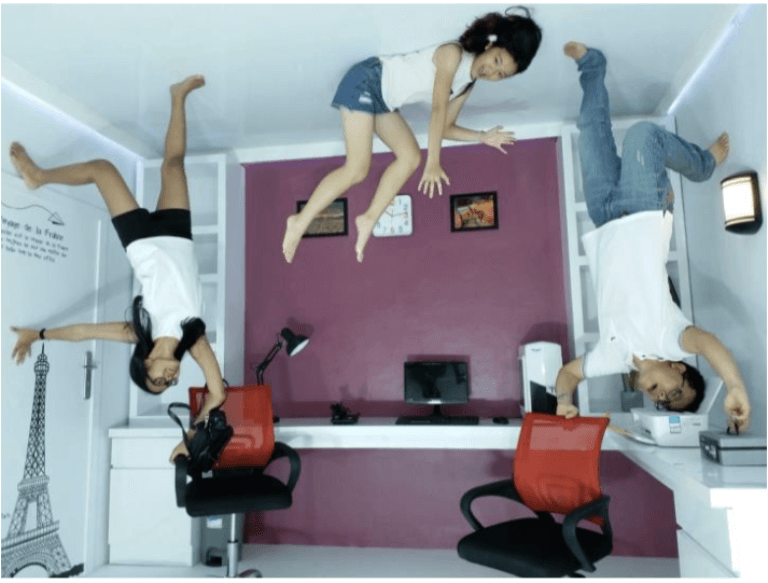Upside Down, trick photo booth yang lagi digandrungi anak muda